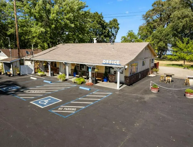 Skylark Shores Resort hotel detail image 1