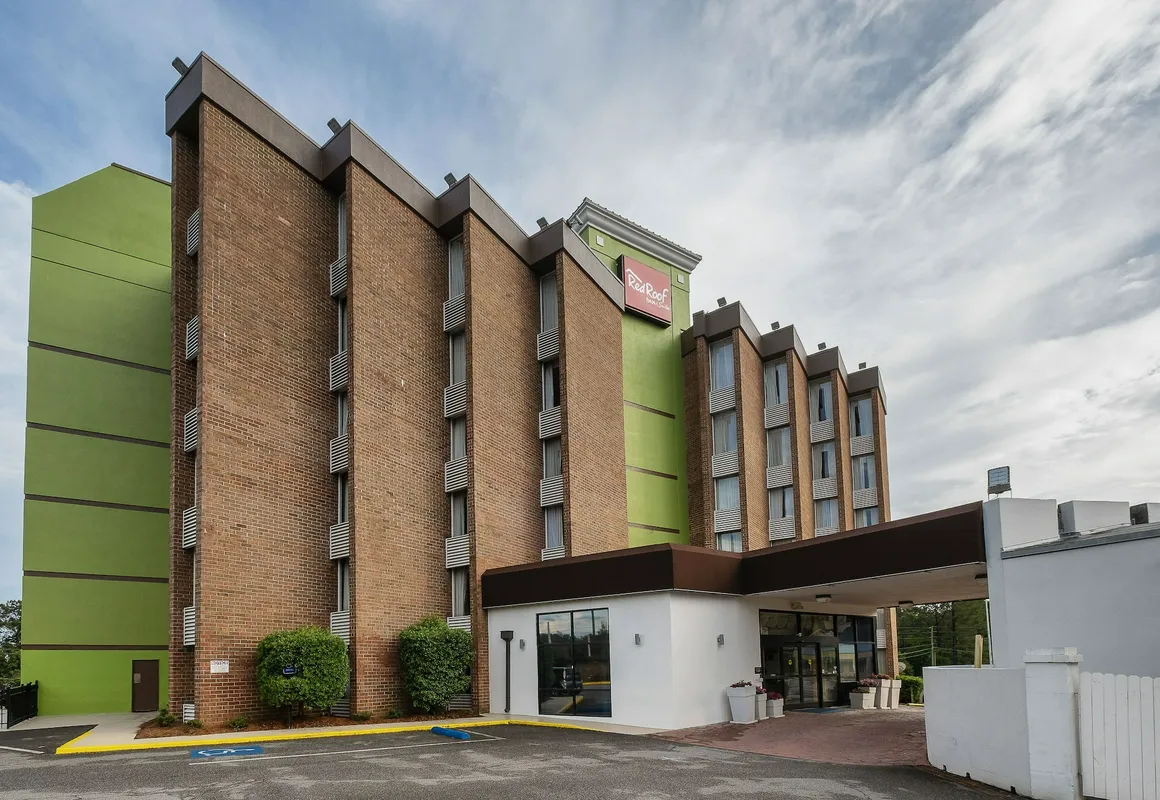 Red Roof Inn & Suites Macon hotel hero