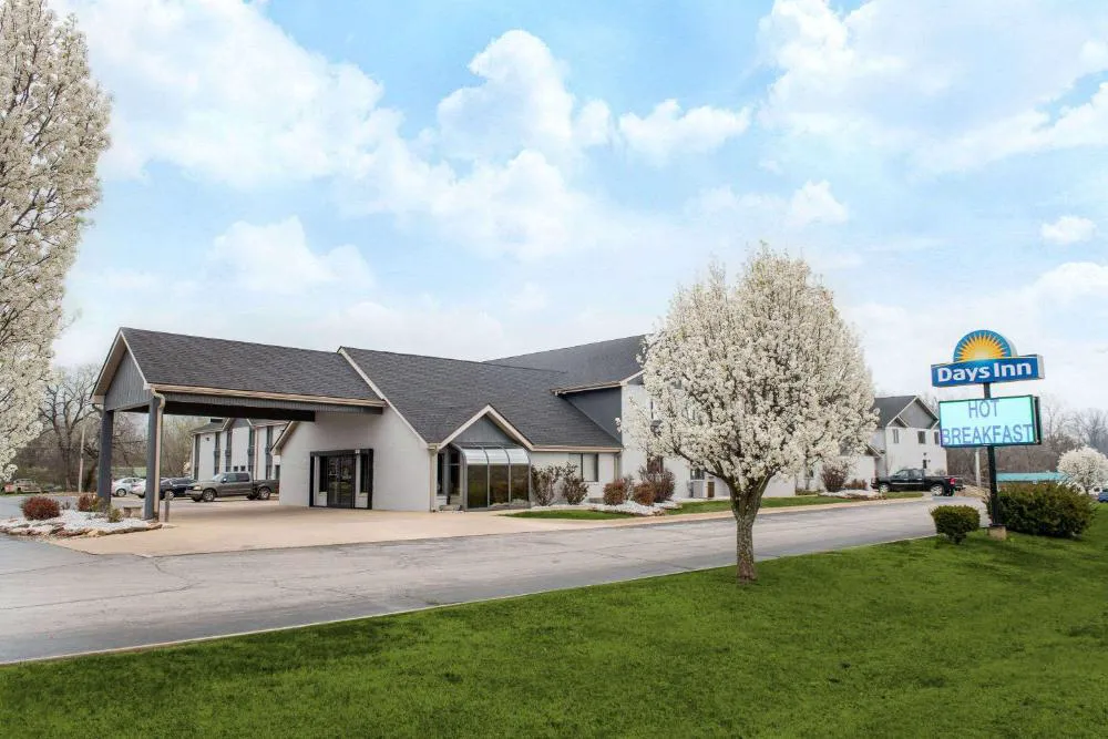 Days Inn by Wyndham Carthage hotel hero