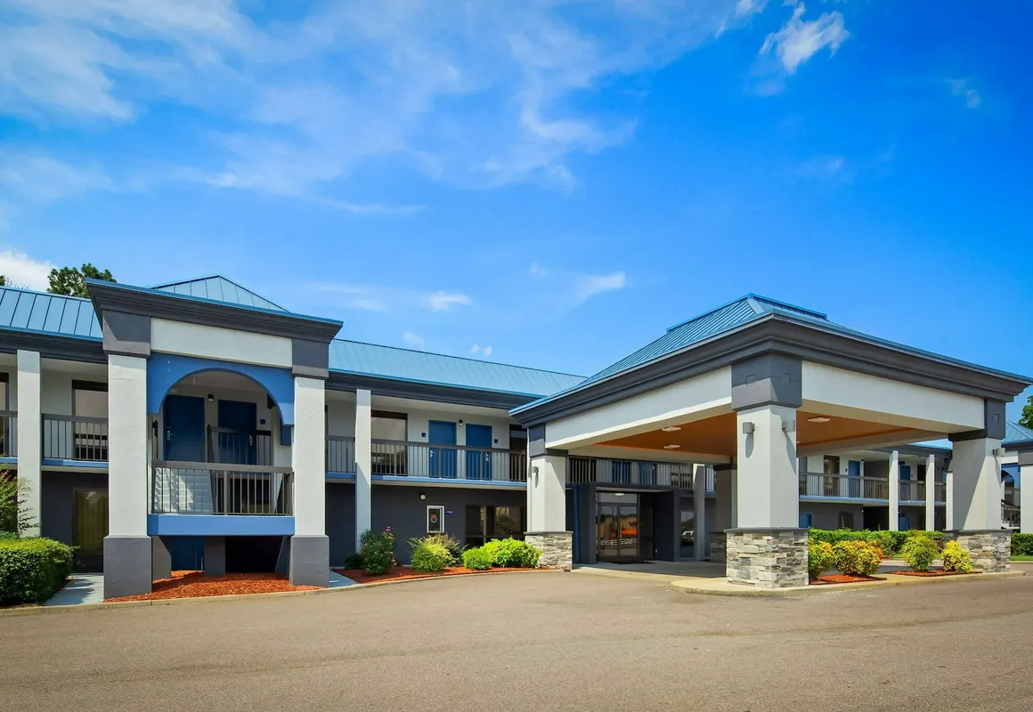 Best Western Emporia hotel hero