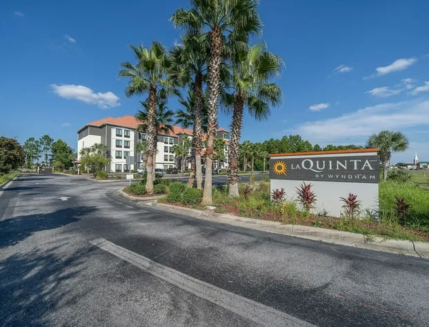 La Quinta Inn & Suites by Wyndham PCB Pier Park area hotel detail image 3