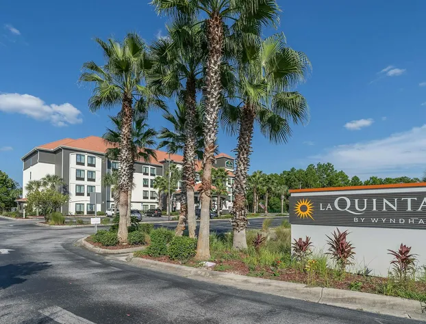 La Quinta Inn & Suites by Wyndham PCB Pier Park area hotel detail image 2