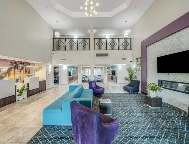 La Quinta Inn & Suites by Wyndham PCB Pier Park area hotel detail image 4