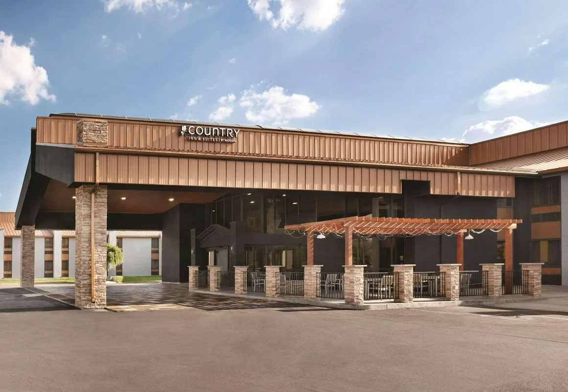 Country Inn & Suites by Radisson Indianapolis East hotel hero