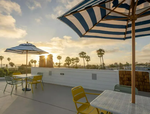 Cardiff by the Sea Lodge hotel detail image 1