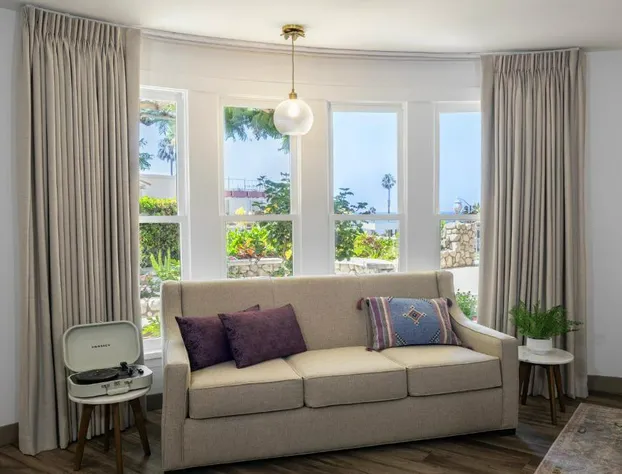 Cardiff by the Sea Lodge hotel detail image 2