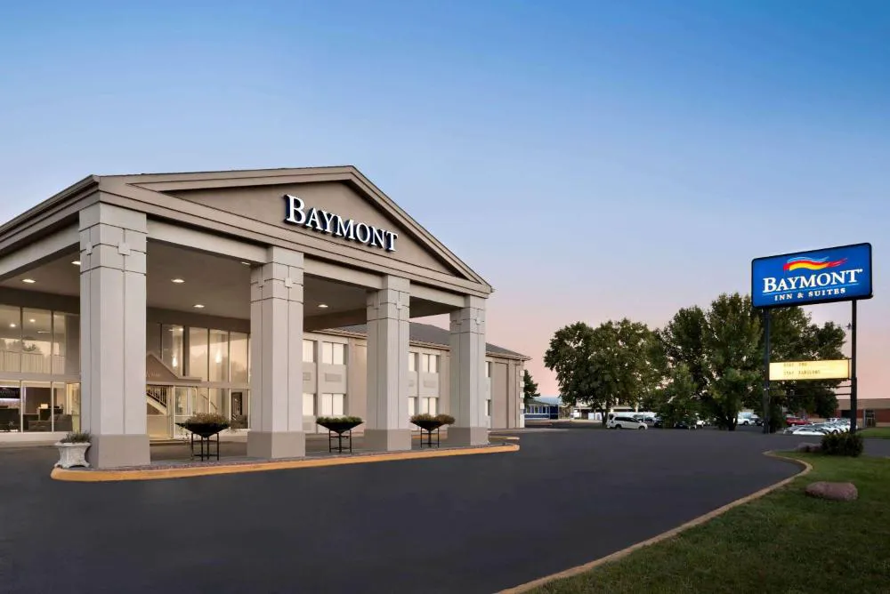 Baymont by Wyndham Des Moines North hotel hero
