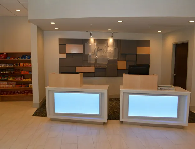 Holiday Inn Express & Suites Waterville - North by IHG hotel detail image 2