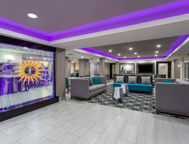 La Quinta Inn & Suites by Wyndham Effingham hotel detail image 3