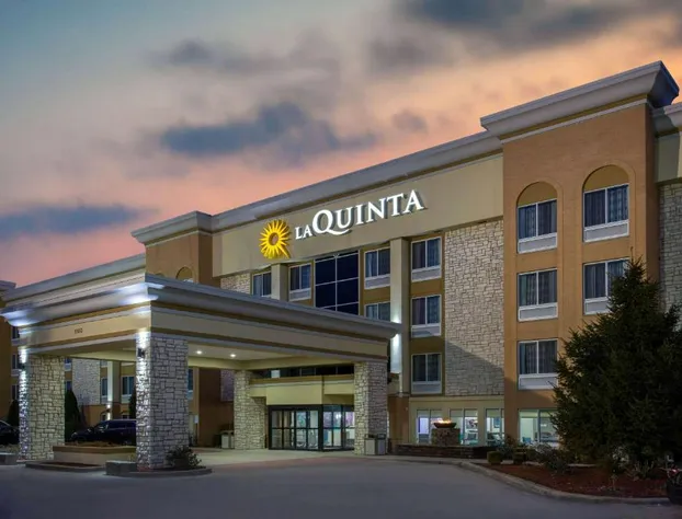 La Quinta Inn & Suites by Wyndham Effingham hotel detail image 1