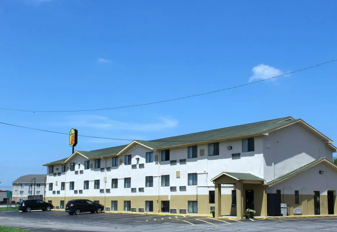 Super 8 by Wyndham Topeka/Wanamaker RD/I-70 hotel hero