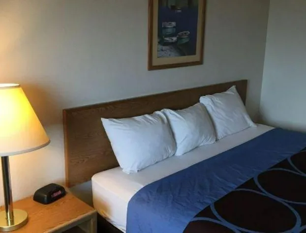 Super 8 Wichita Falls hotel detail image 1