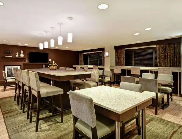 Hampton Inn Atlanta-Mall Of Georgia hotel detail image 4