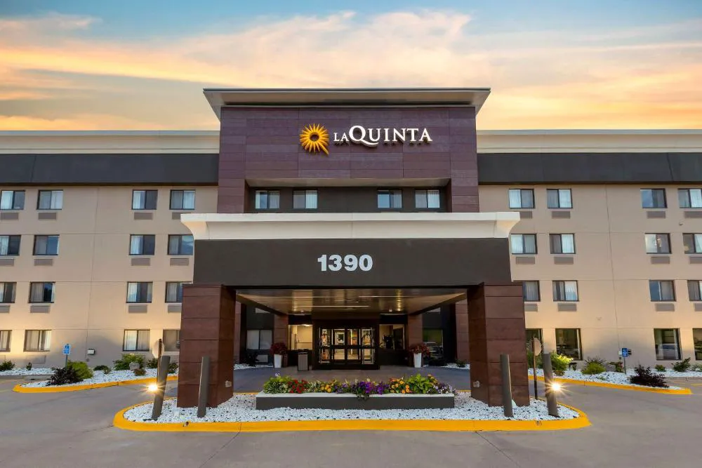 La Quinta Inn & Suites by Wyndham Des Moines West Clive hotel hero