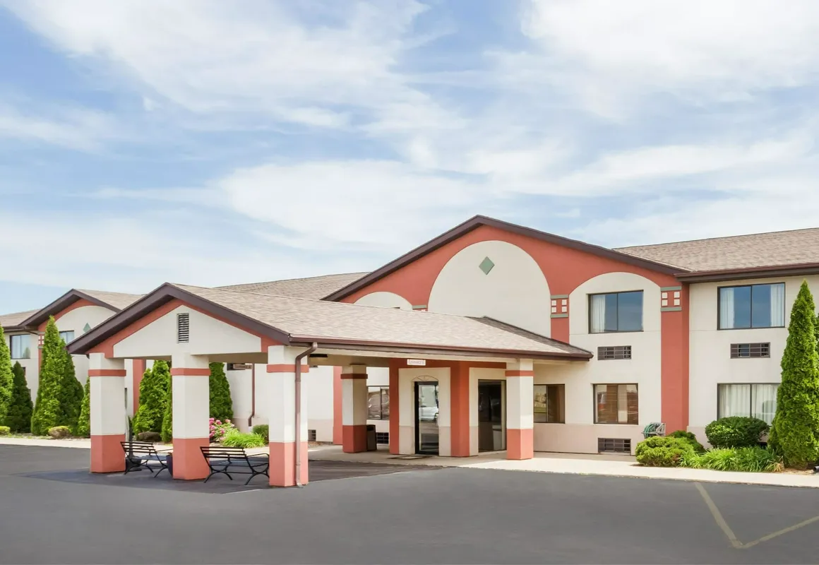 Super 8 by Wyndham Plymouth hotel hero