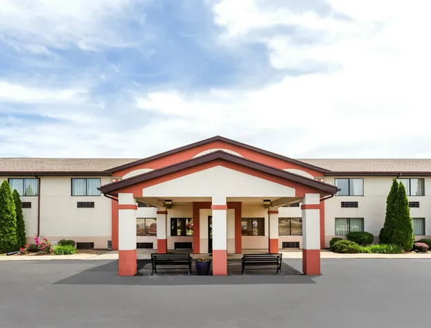 Super 8 by Wyndham Plymouth hotel detail image 1