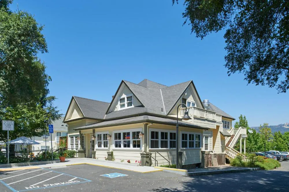 Geyserville Inn hotel hero