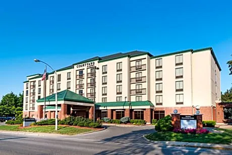 Courtyard by Marriott Bloomington hotel hero