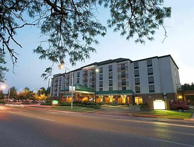 Courtyard by Marriott Bloomington hotel detail image 1