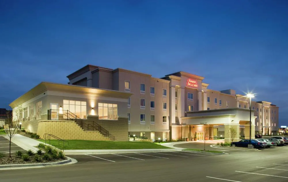 Hampton Inn & Suites Rochester-North hotel hero