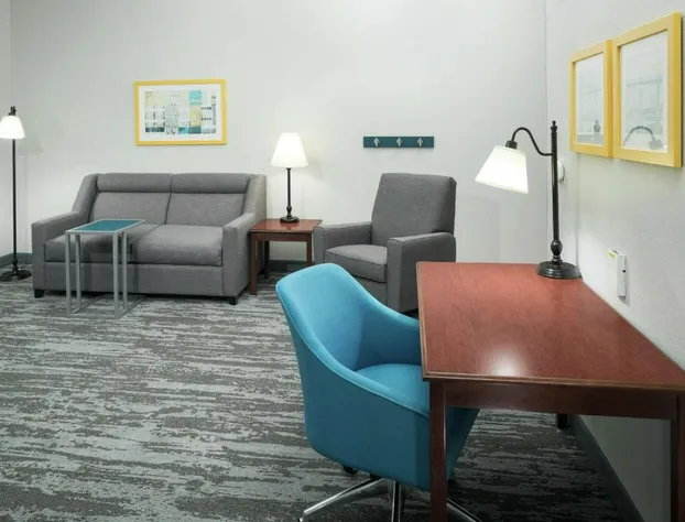 Hampton Inn & Suites Rochester-North hotel detail image 2