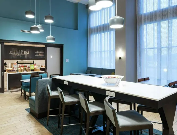 Hampton Inn & Suites Rochester-North hotel detail image 3