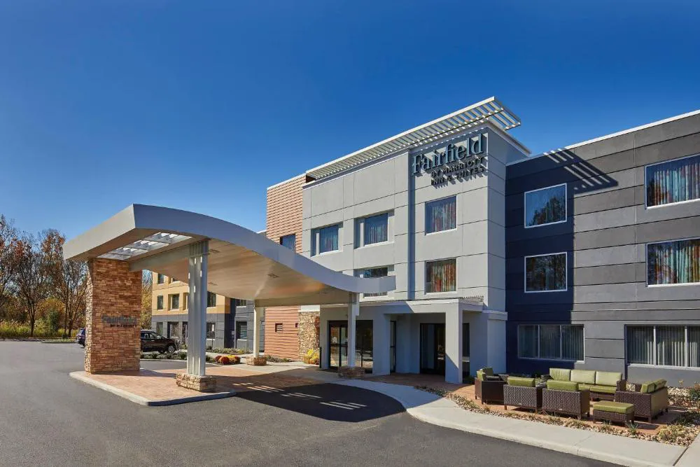 Fairfield Inn & Suites by Marriott Albany Airport hotel hero