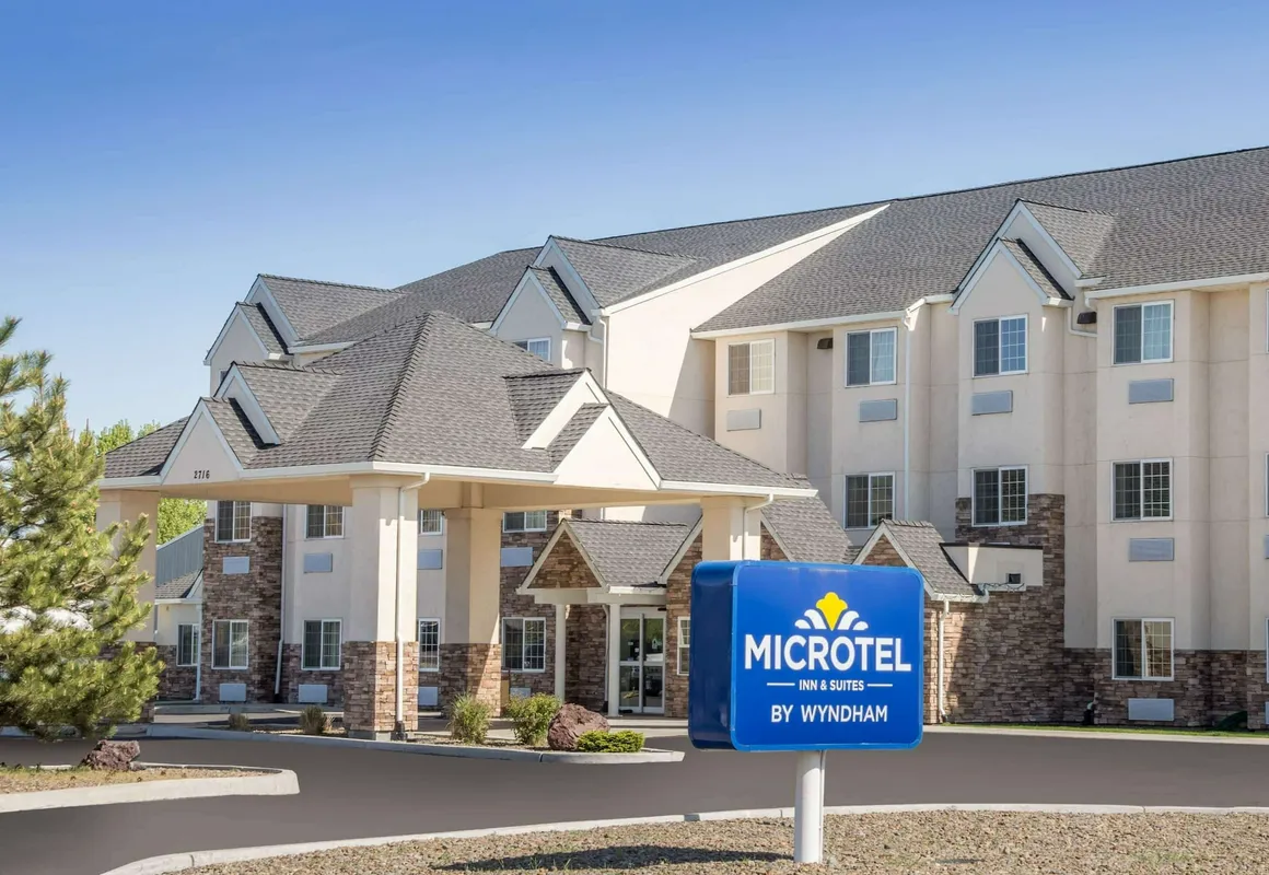 Microtel Inn & Suites by Wyndham Klamath Falls hotel hero