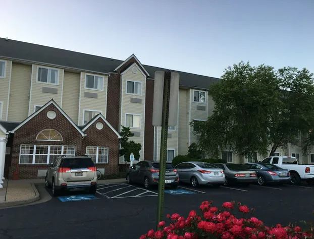 Microtel Inn & Suites by Wyndham Richmond Airport hotel detail image 2