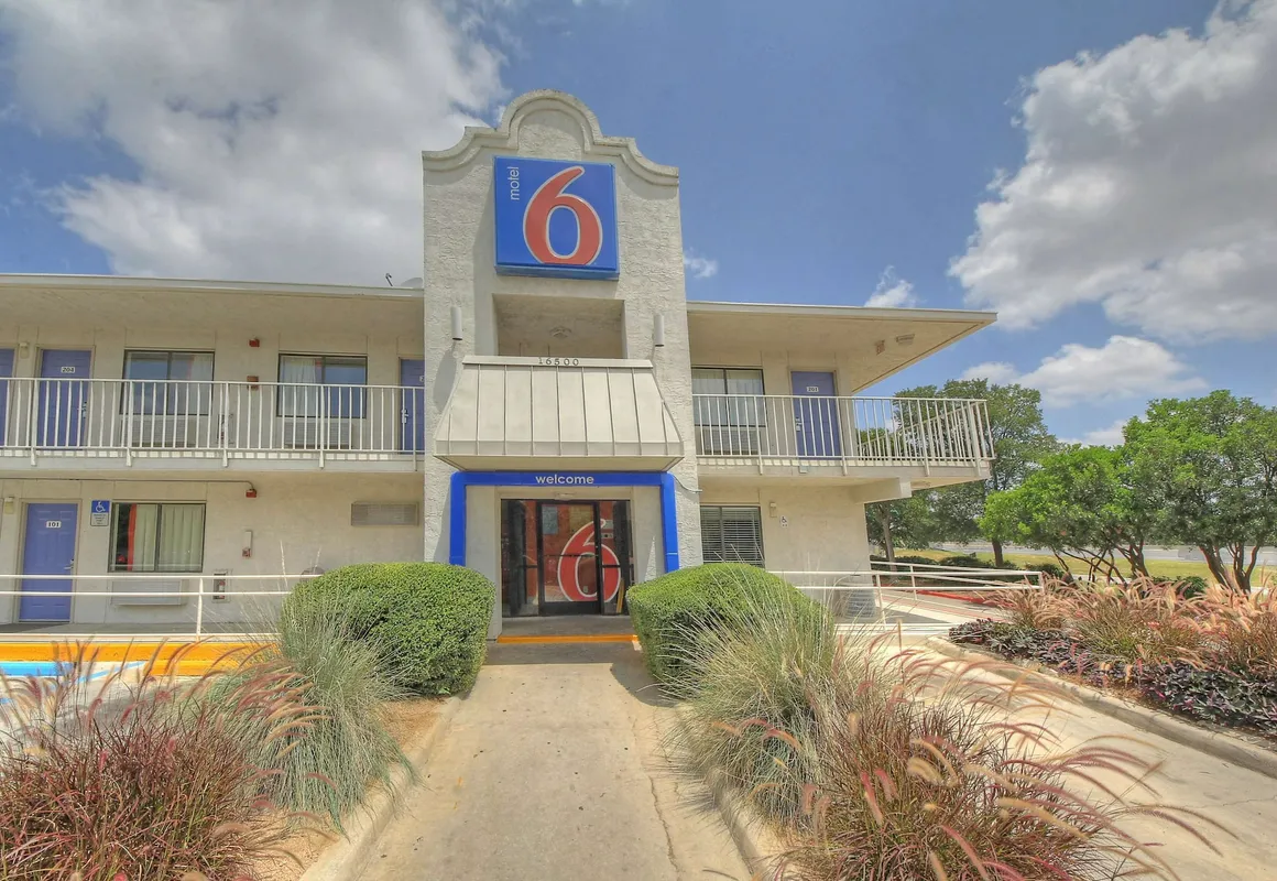 Motel 6 San Antonio, TX - Fiesta hotel hero