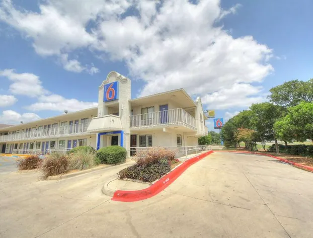Motel 6 San Antonio, TX - Fiesta hotel detail image 1