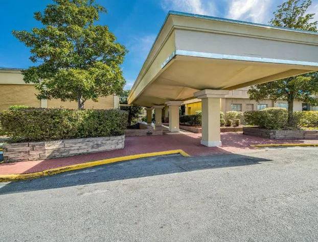 Quality Inn & Suites Conference Center Statesboro Historic District hotel detail image 1