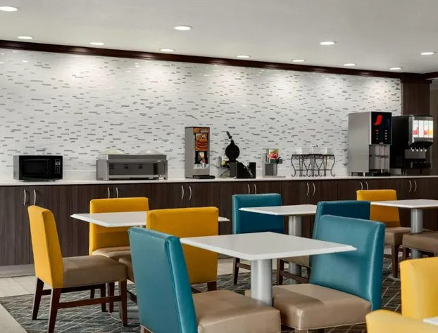 La Quinta Inn & Suites by Wyndham Peru Starved Rock St Park hotel detail image 4