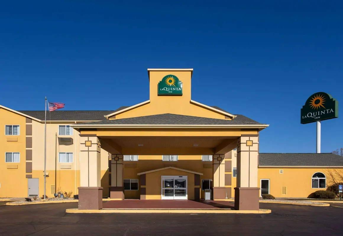 La Quinta Inn & Suites by Wyndham Peru Starved Rock St Park hotel hero