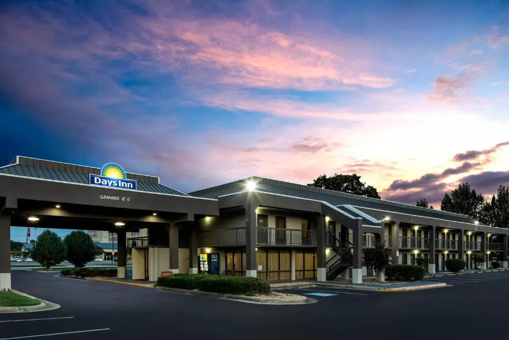 Days Inn by Wyndham Wilson hotel hero
