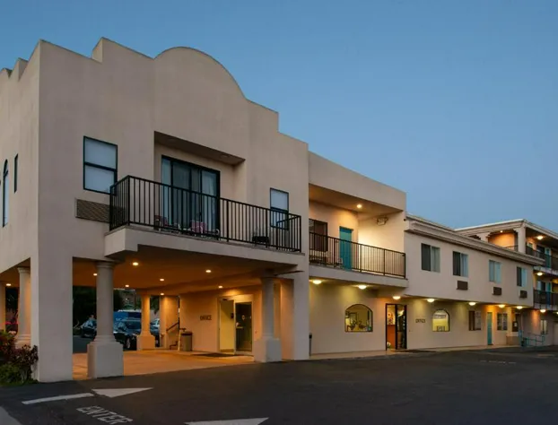 Edgewater Inn And Suites hotel detail image 3