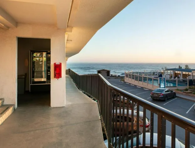 Edgewater Inn And Suites hotel detail image 4