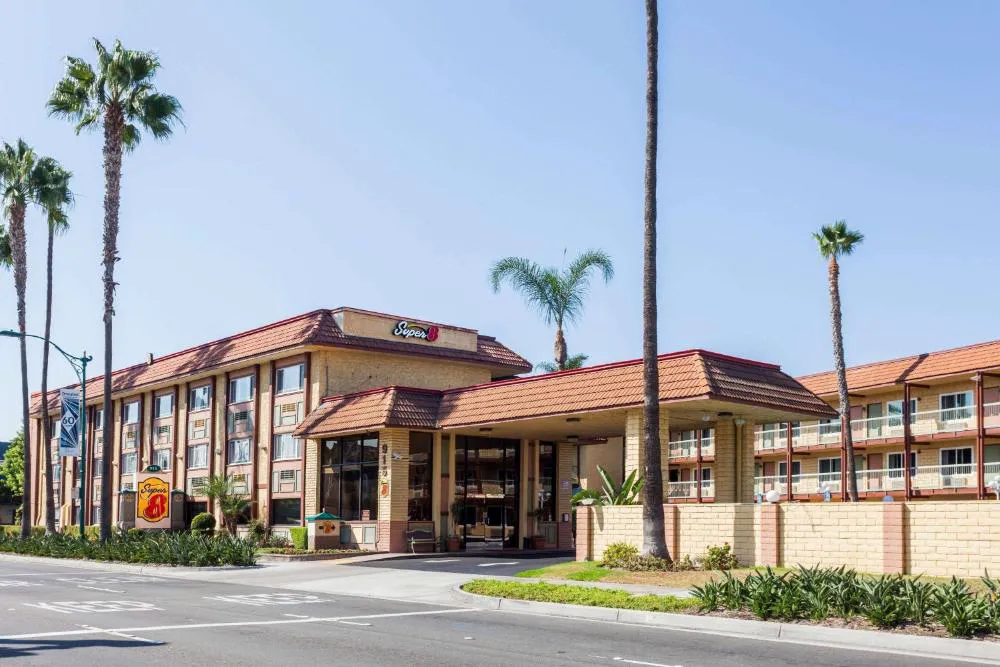Super 8 by Wyndham Anaheim/Disneyland Drive hotel hero