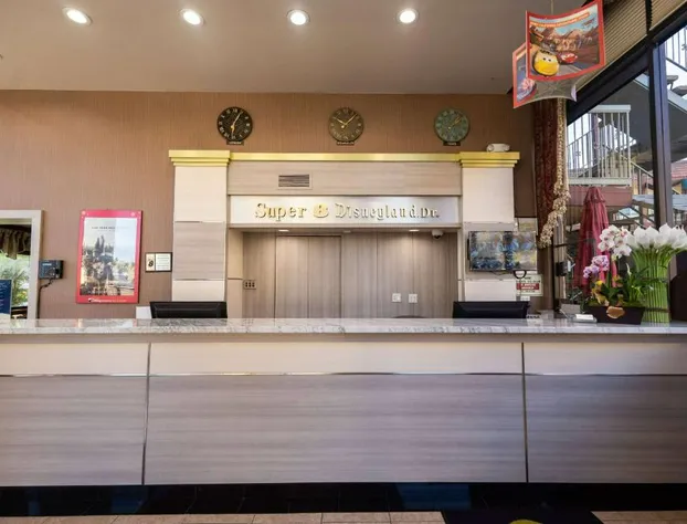 Super 8 by Wyndham Anaheim/Disneyland Drive hotel detail image 4