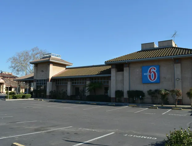 Motel 6 Oakdale, CA hotel detail image 1