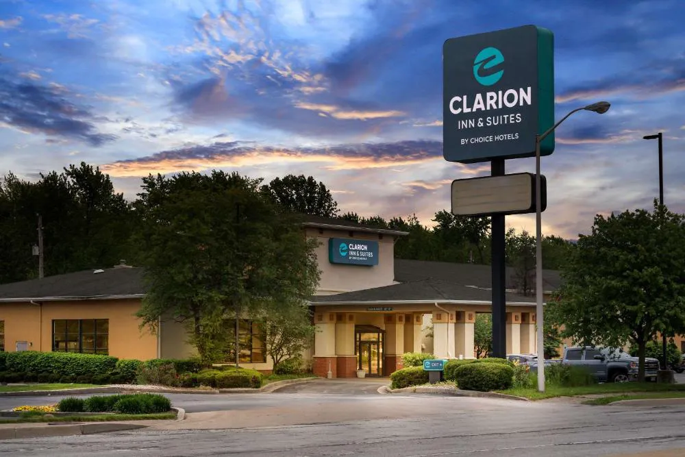 Clarion Inn & Suites Indianapolis Northwest hotel hero