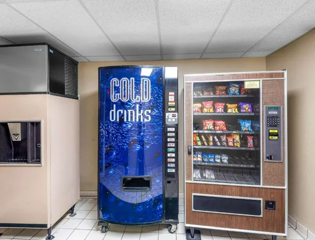 Clarion Inn & Suites Indianapolis Northwest hotel detail image 4