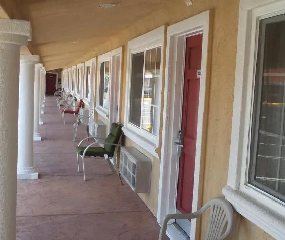 Holiday Motel Oakdale hotel detail image 4