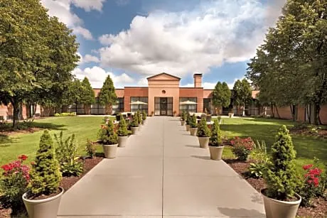 DoubleTree by Hilton Milwaukee - Brookfield hotel detail image 2