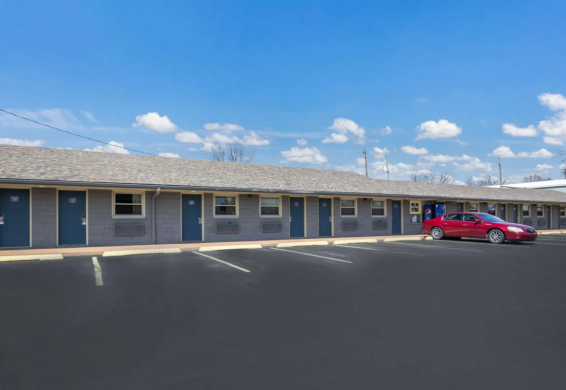 Knights Inn and Suites Salem hotel hero