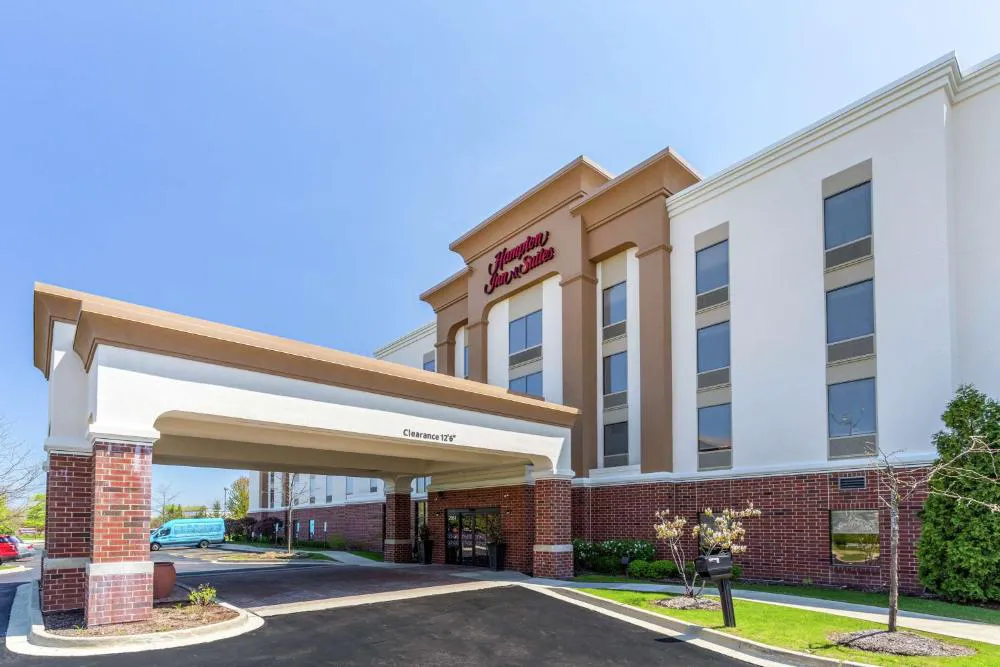 Hampton Inn & Suites Chicago-Libertyville hotel hero