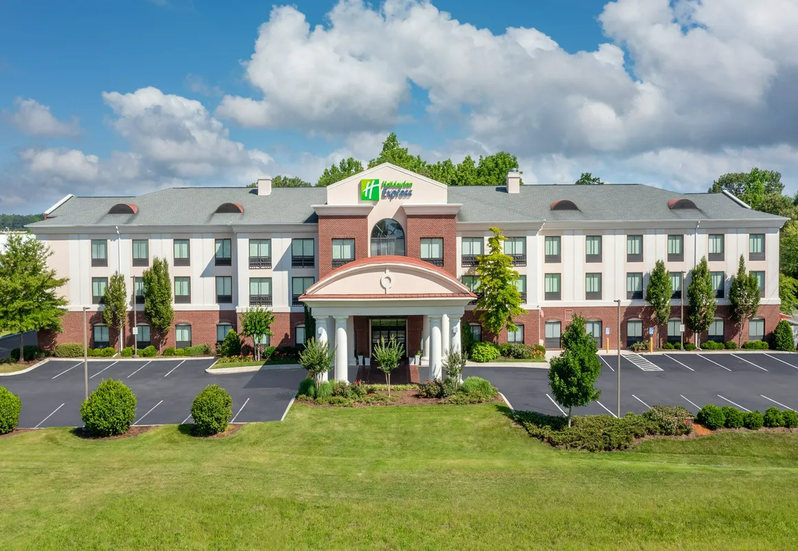 Holiday Inn Express Hotel & Suites Tullahoma by IHG hotel hero