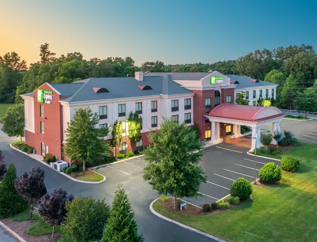 Holiday Inn Express Hotel & Suites Tullahoma by IHG hotel detail image 2