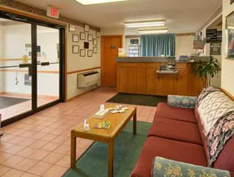 Super 8 by Wyndham Gilman hotel detail image 2