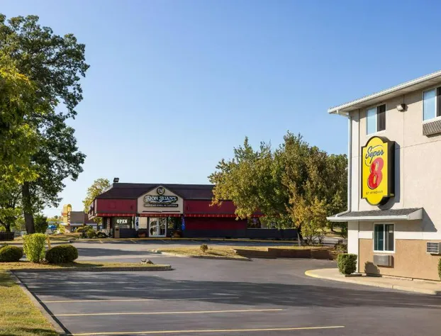 Super 8 by Wyndham Latham/Albany Airport hotel detail image 2